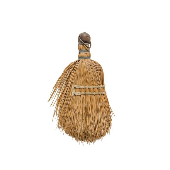 Vintage Small Handheld Whisk Broom - Picture 2 of 3